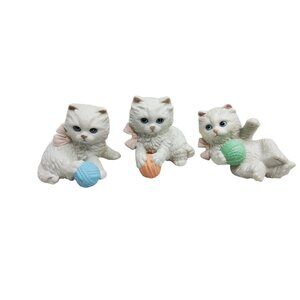 Vintage Homco #1410 White Fluffy Persian Kittens playing with balls of yarn set